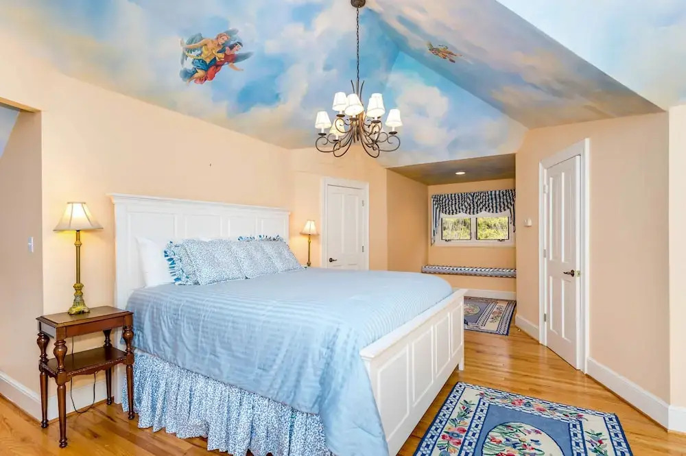 Magnificant & Private Lakefront 5 Bedroom Home