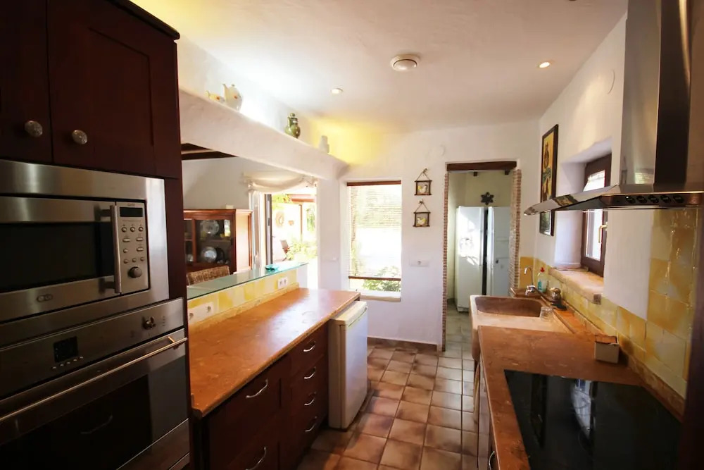 Private & Luxurious Villa With Pool - Lots of Space & Short Walk to the Sea