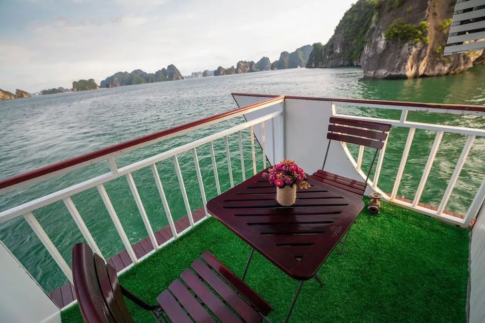 Charm Boutique Cruise