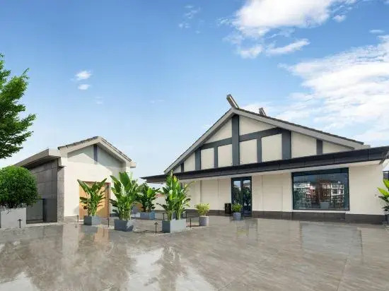 Dujiangyan Wooden Court  Hotel