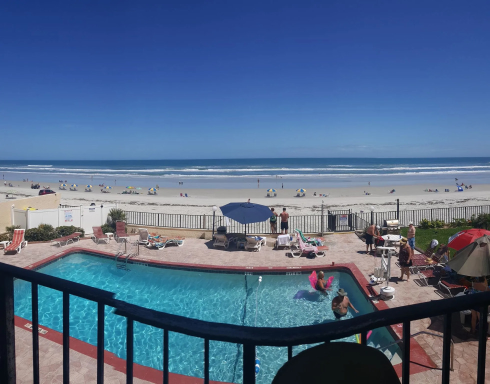 Beachside Hotel