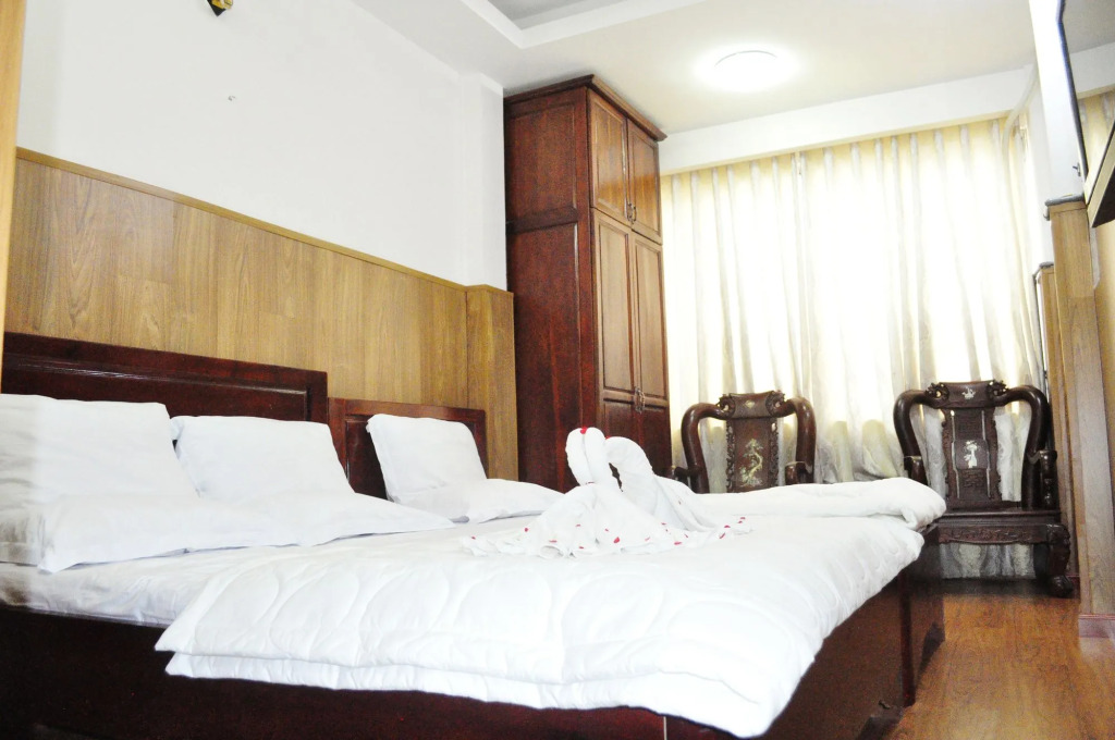 Around the World Hotel