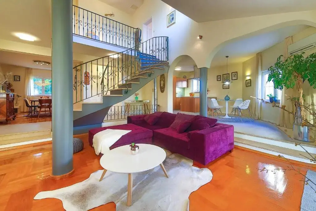 Villa Artea, Luxurious Villa with Heated Pool