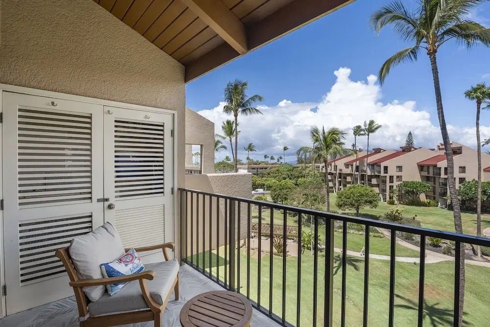Kamaole Sands 7-406 - Courtyard and Ocean Views - Stunning Renovation - Split AC