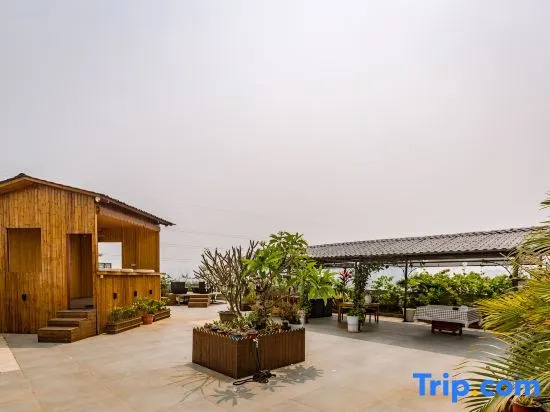 Xishuangbanna Rainforest Flower Valley Hotel (Gasa International Airport)