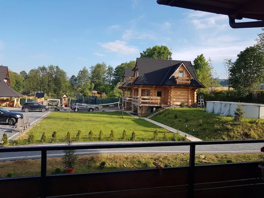 Willa Stożek, 50m od term i wyciągów narciarskich