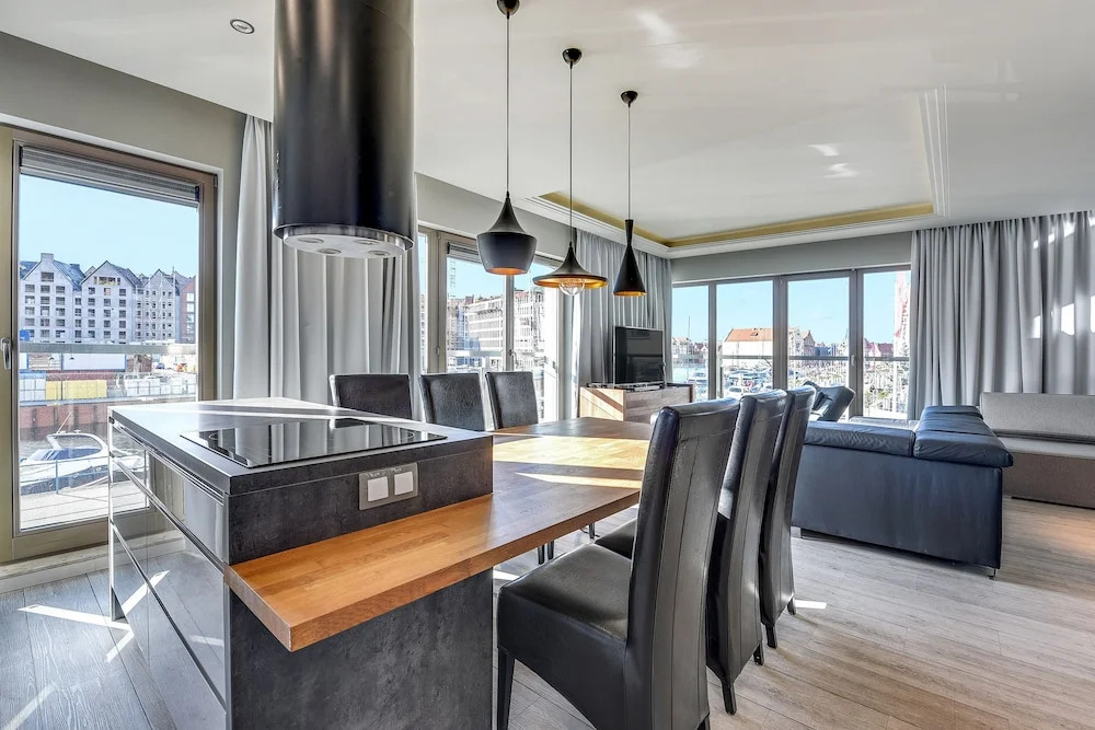 Gdańsk Old Town Waterlane by Noclegi Renters
