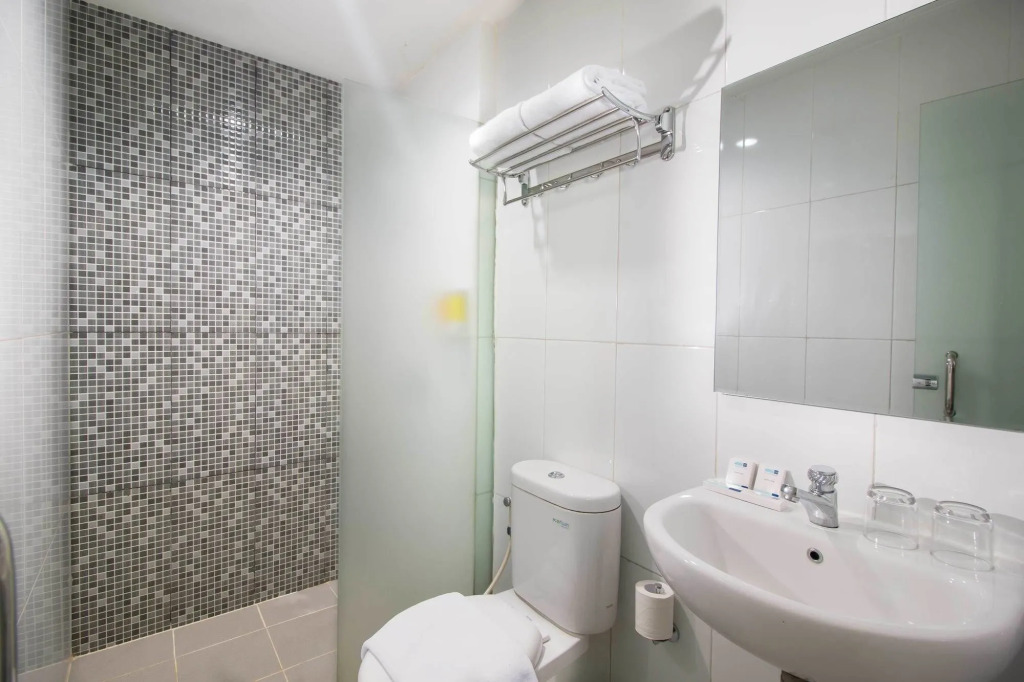 Hotel 88 Mangga Besar 62 - Best Breakfast - Near By Ancol And Government Center