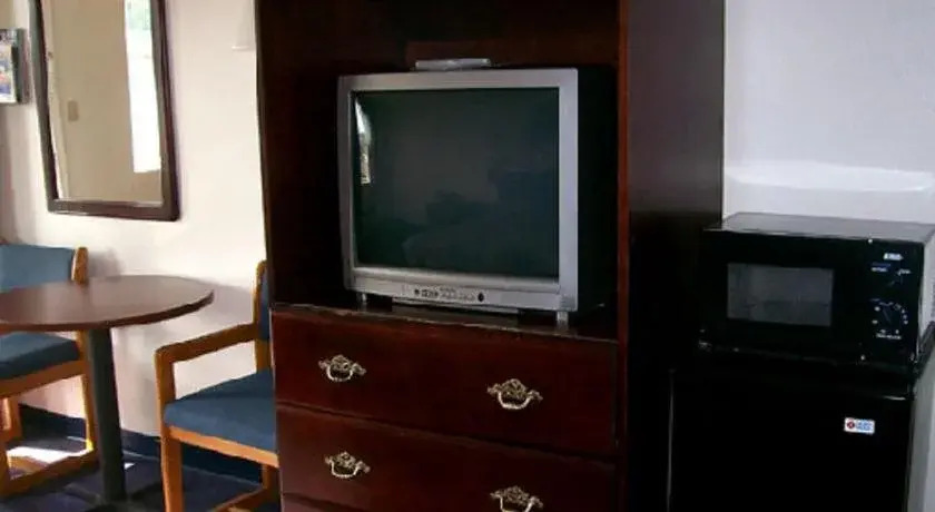 American Inn and Suites White Hall