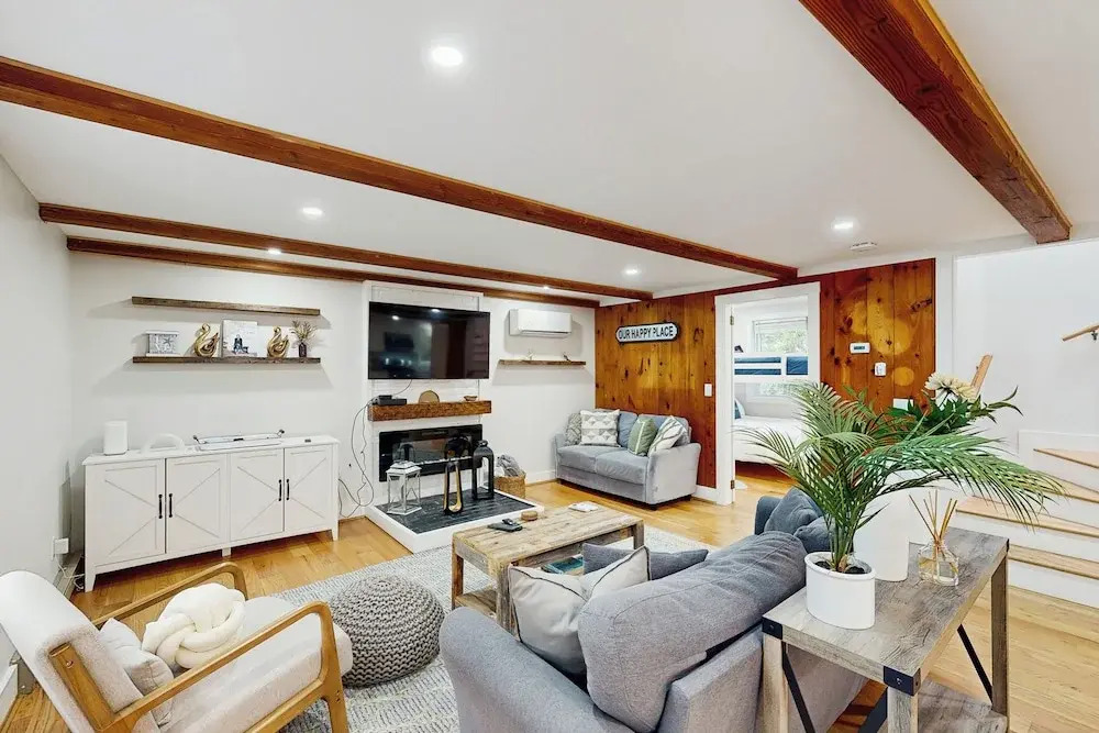 3BR House Close to Beach: Large Yard & Deck!