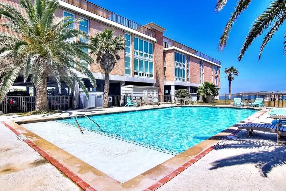 Channelview 117 1 Bedroom Condo by Redawning