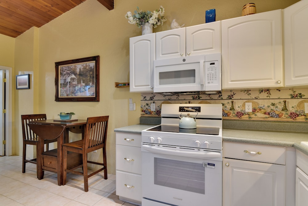 Great for Business Travelers! Peaceful Aloha Unit