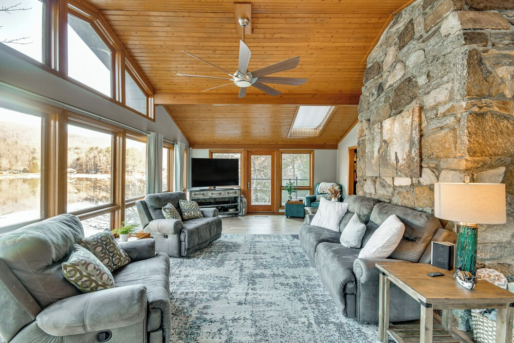 Hot Tub + Mtn Views! Rumbling Bald Resort Cabin