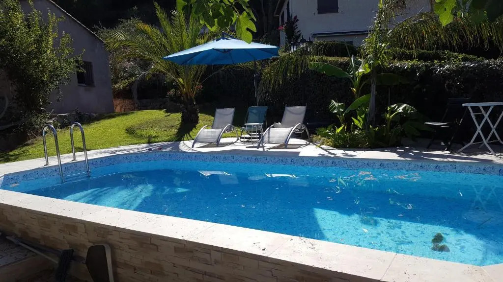 Appartement T2 neuf dans villa avec piscine