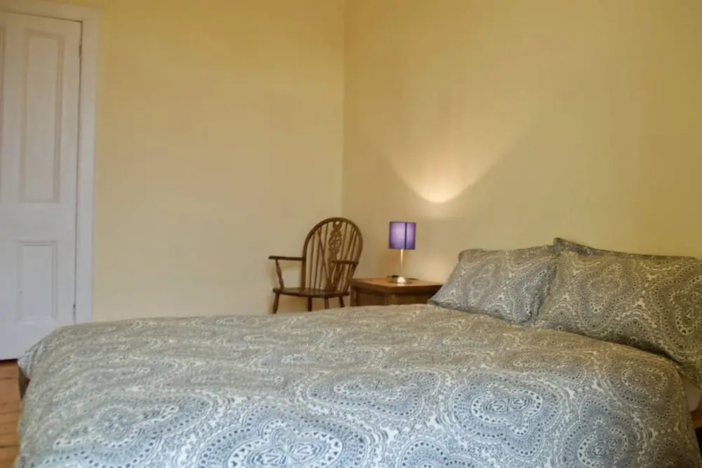 2 Bedroom Bright City Centre Flat Sleeps 4