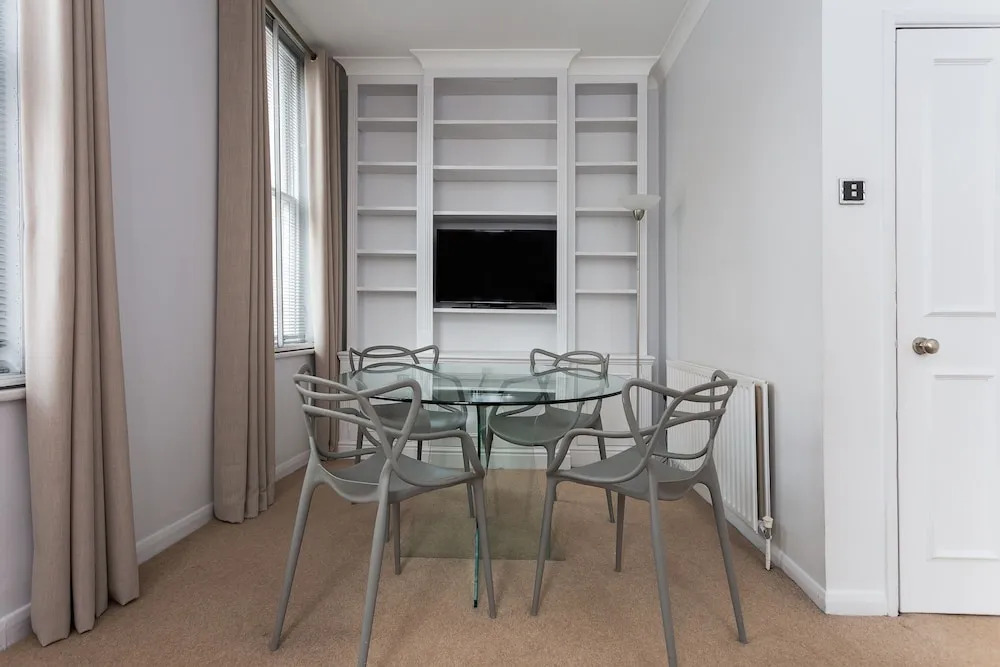 1 Bedroom Flat in Chelsea Sleeps 4