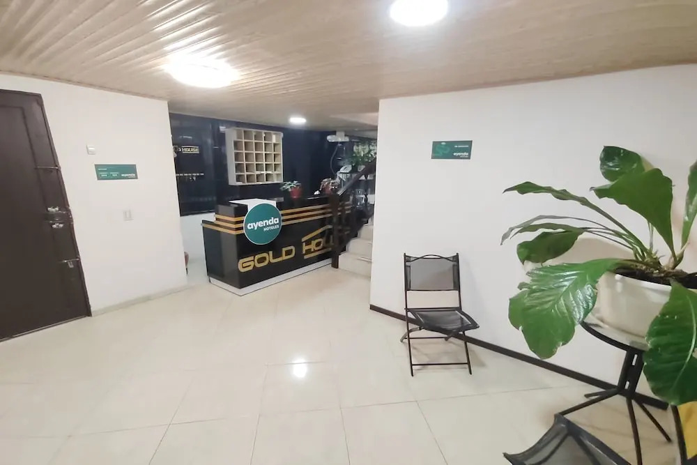 Ayenda Gold House