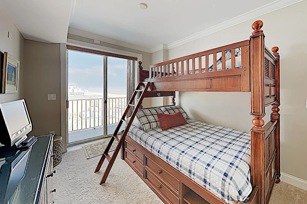 Beachfront Stunner On Boardwalk W/ Balcony & Pool 3 Bedroom Condo