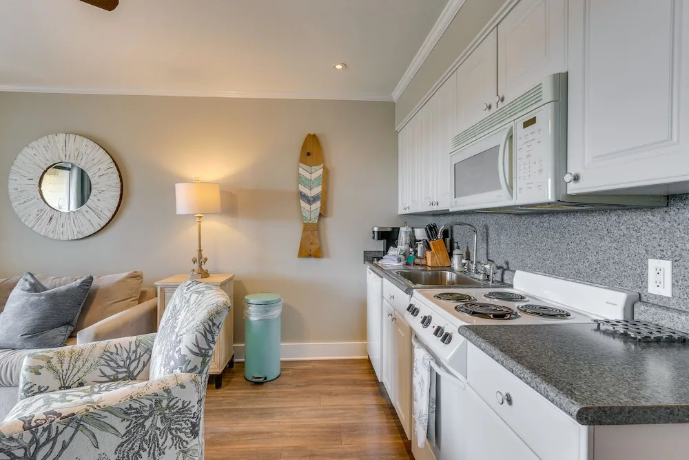 Top-floor Condo w/ Ocean Views in Hilton Head!