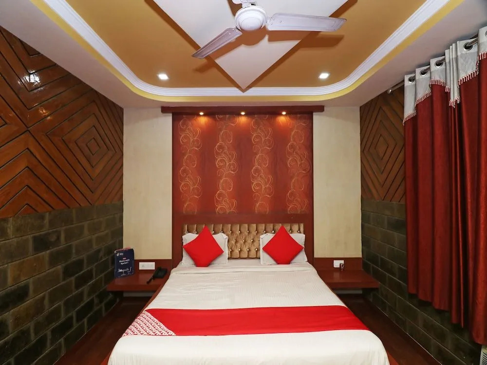 Collection O 7440 Hotel Paradise