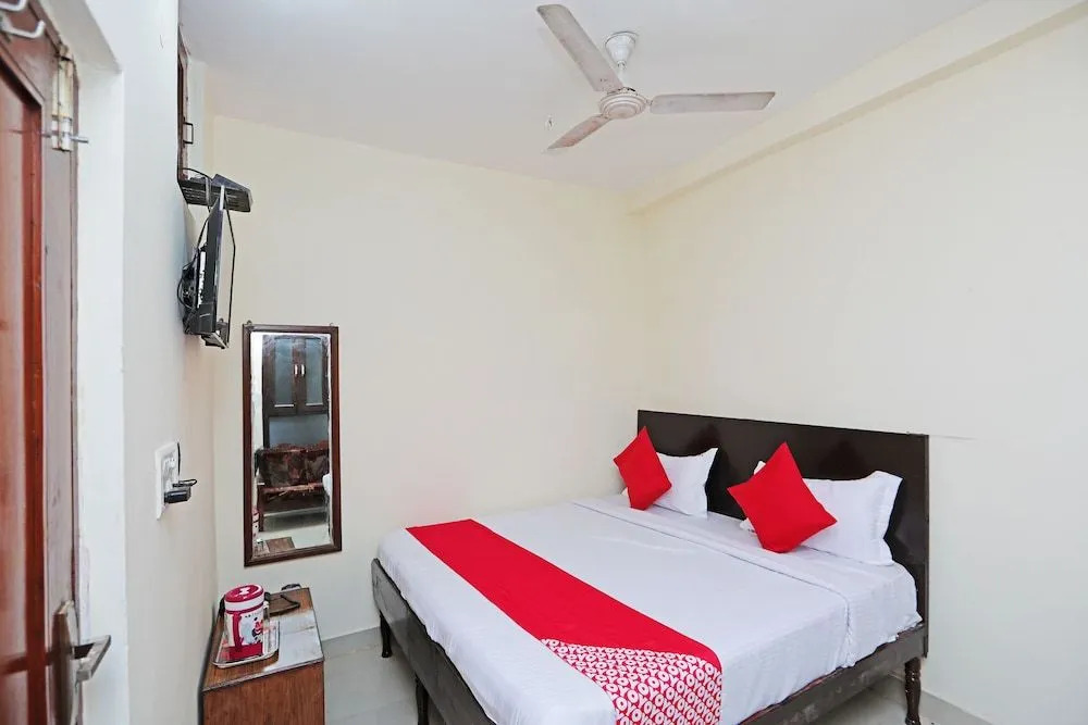 Gulshan Deluxe by OYO Rooms