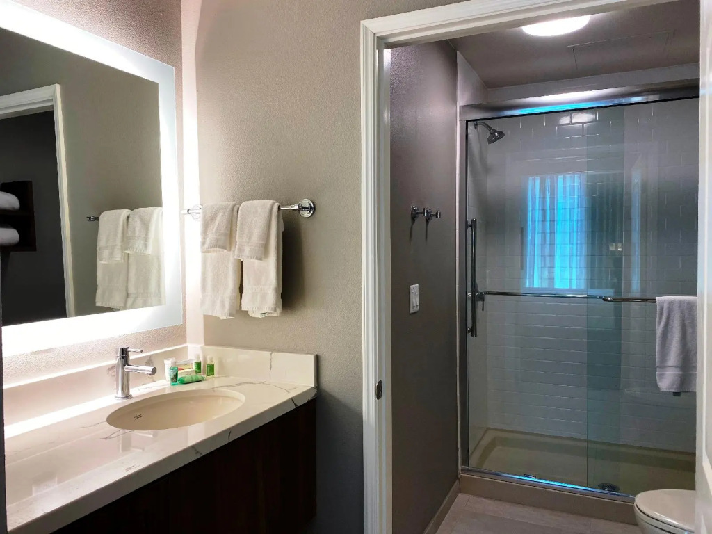 Staybridge Suites - Long Beach Airport by IHG
