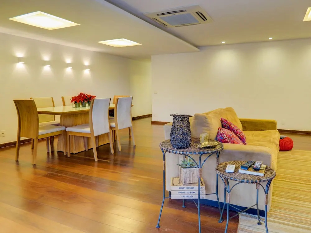 LinkHouse Amazing Spacious