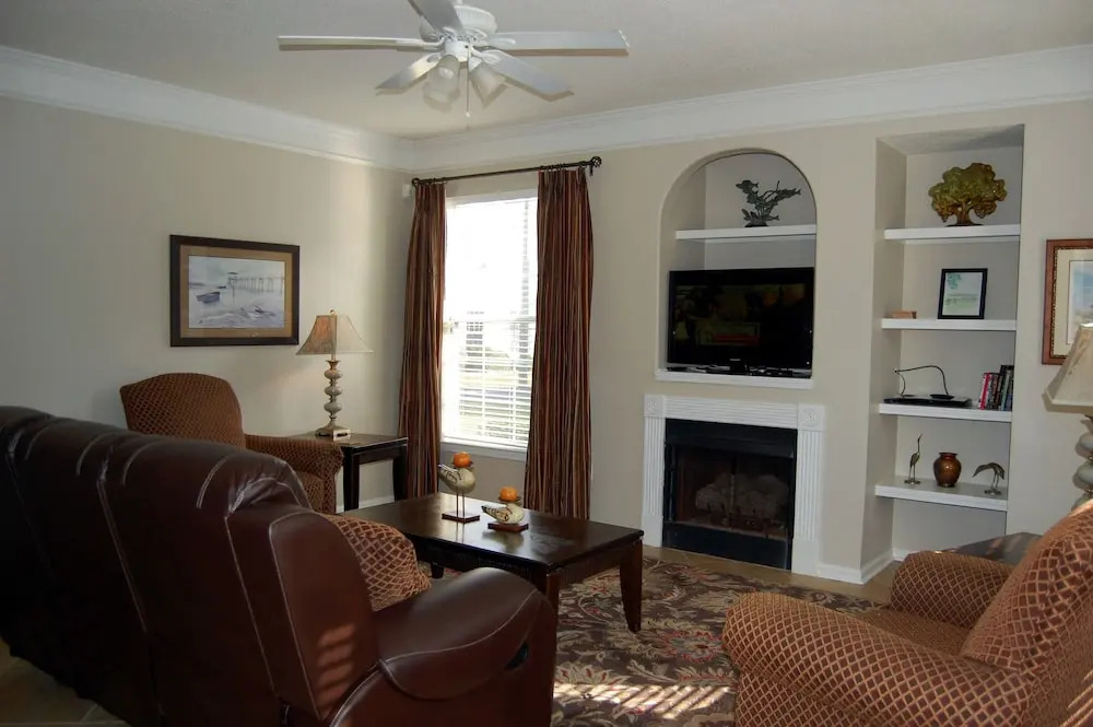 Legacy Villa 1701 3 Bedrooms 2 Bathrooms Condo