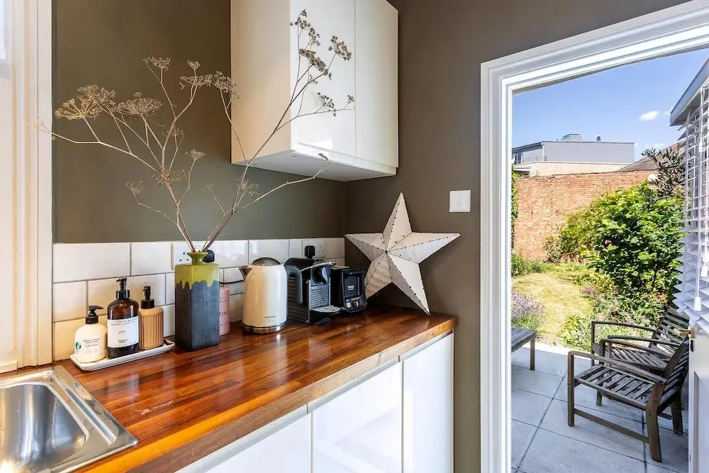 Tooting's Charming Victorian Garden Hideaway