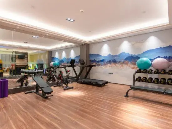 Golden Chau Apartment (Chaozhou Dongbao Plaza Zuoyicheng People's Square)