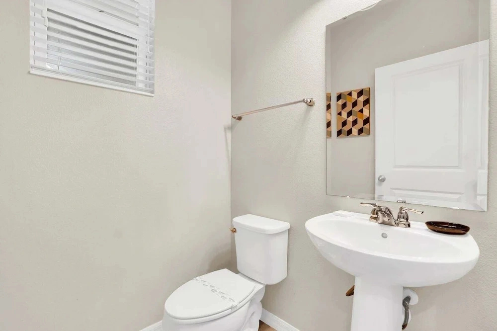 Townhouse w/ Hot Tub Near Disney Sleeps 12