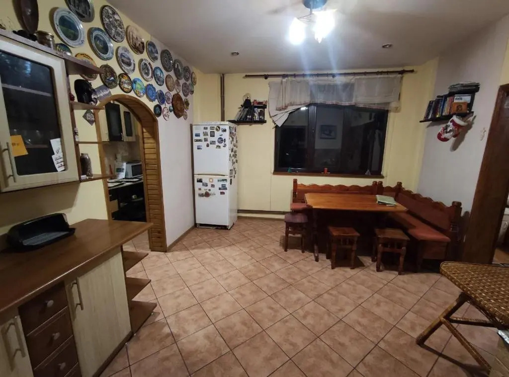 Guest House Mandrivnyi Rooms&Apartments