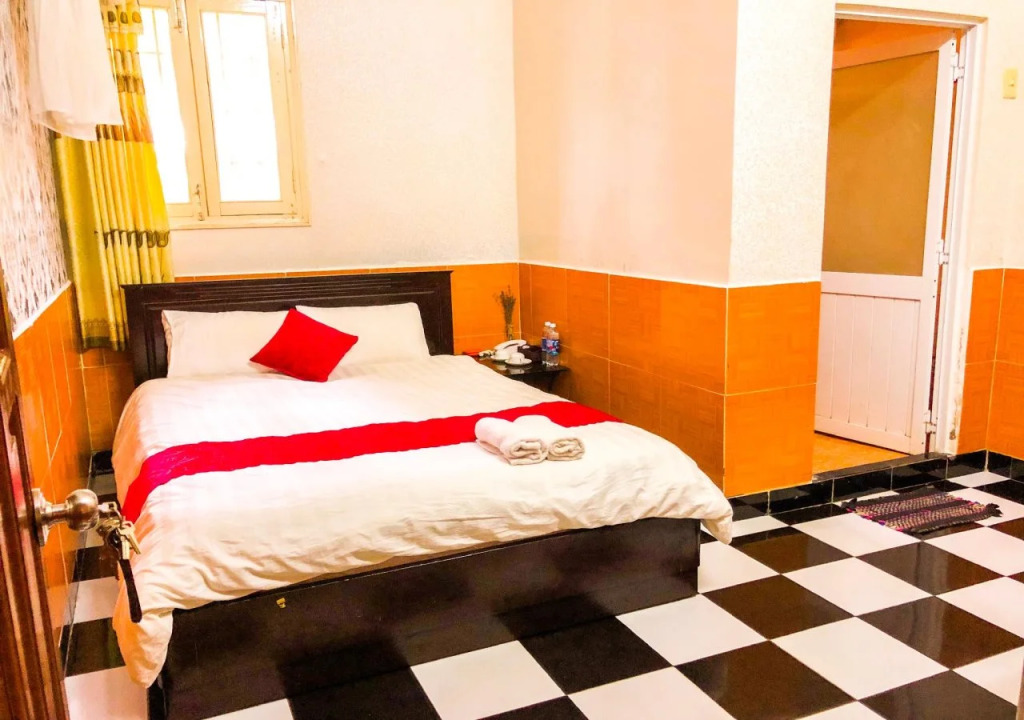 Hai Quyen Thien Cu Hotel