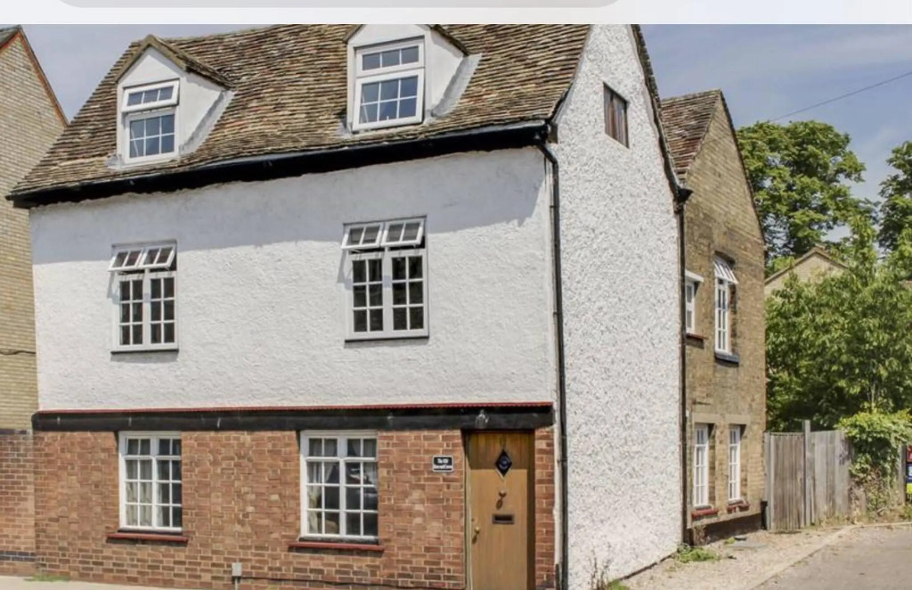 4 BR & 2 Bathroom House Parking Garden St Neots Town Centre