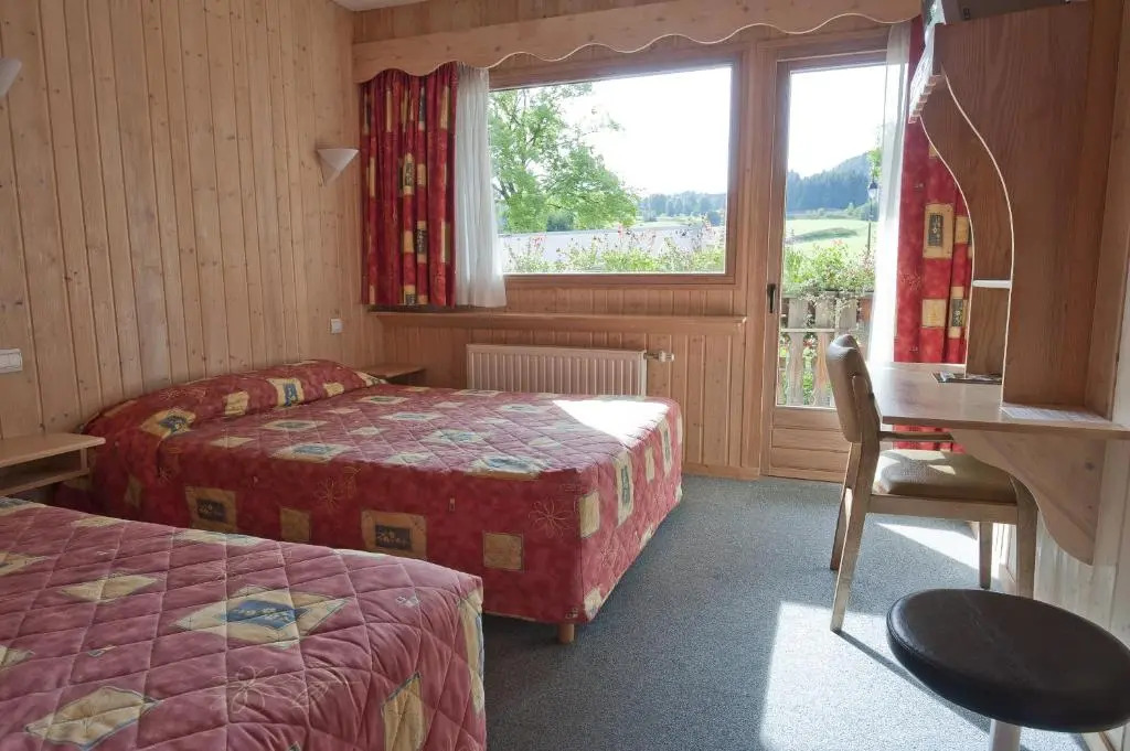 Hôtel Restaurant Etoile des Neiges Piscine Jacuzzi Sauna Massage Salle de Jeux