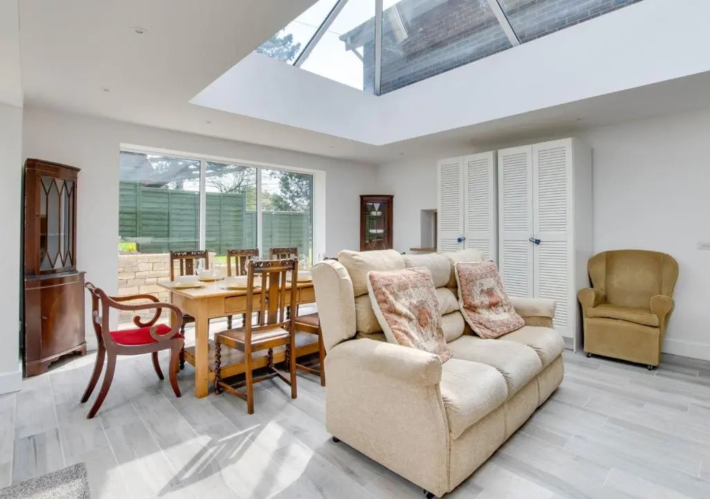 4 Bed in Harmans Cross oc-wy278