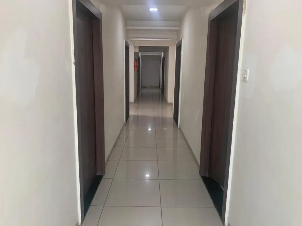 Hotel Mansarovar Luxury Business Hotel