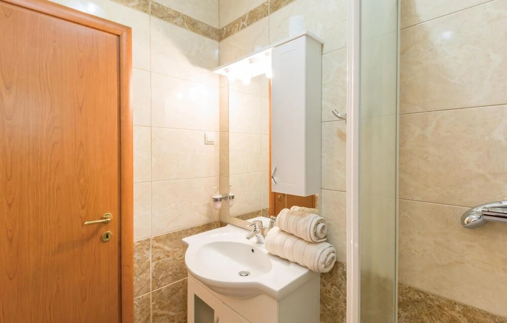Amazing Home in Tucepi With Wifi and 4 Bedrooms