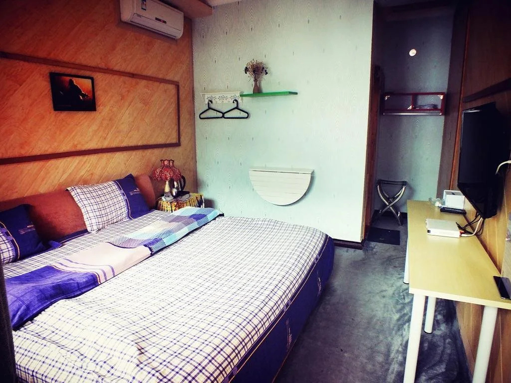 V Hostel