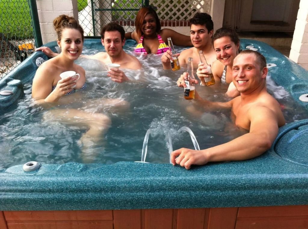 Bikini Hostel, Café & Beer Garden Free Breakfast & Dinner!
