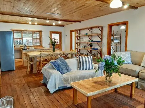 Stanford Lake lodge