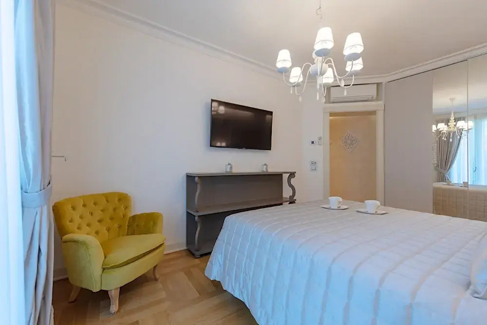 Luxury Lakefront Catullo A1 by Wonderful Italy