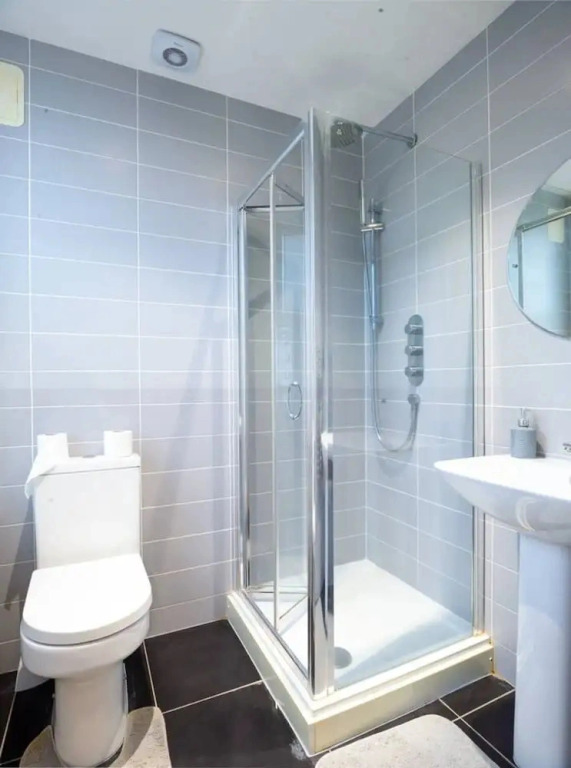 Charlotte House Central 2BR 2bath Retreat Sleeps 6