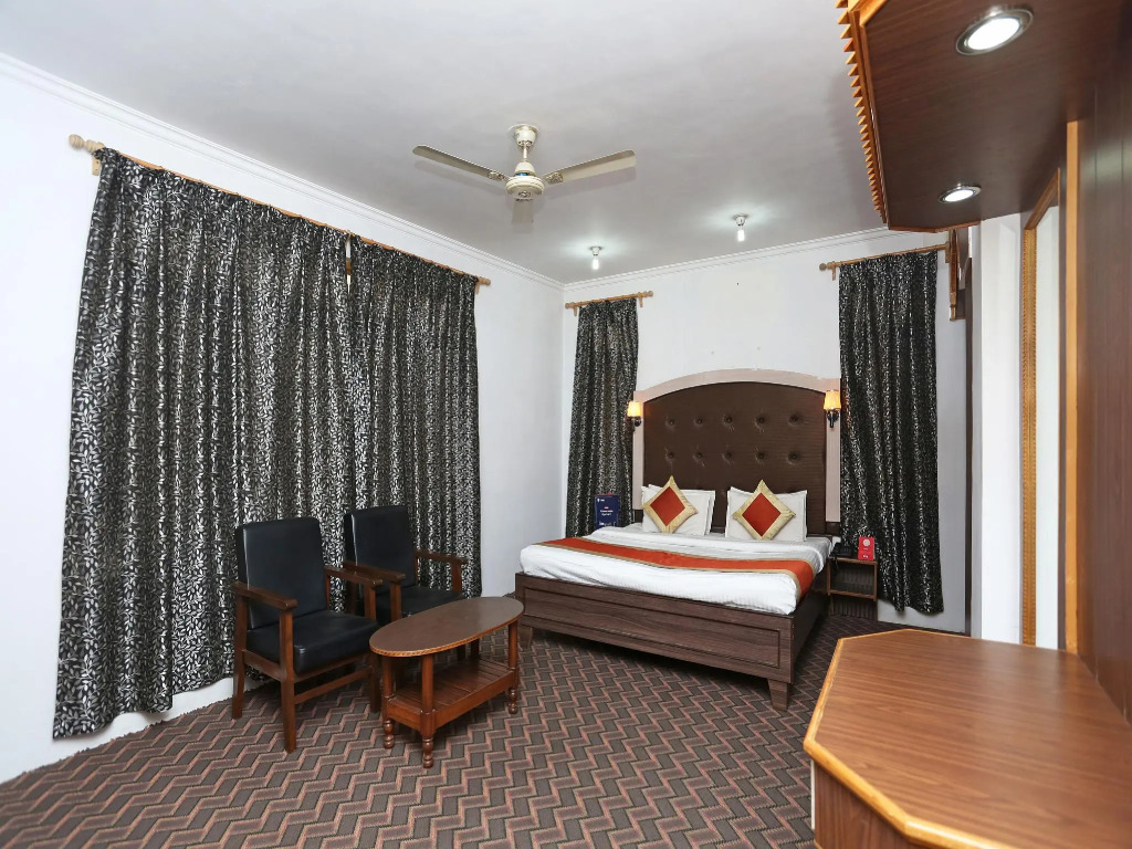 OYO 4487 Hotel Al Azra