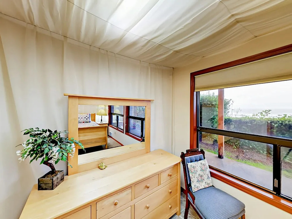 1235 NW Spring St Home