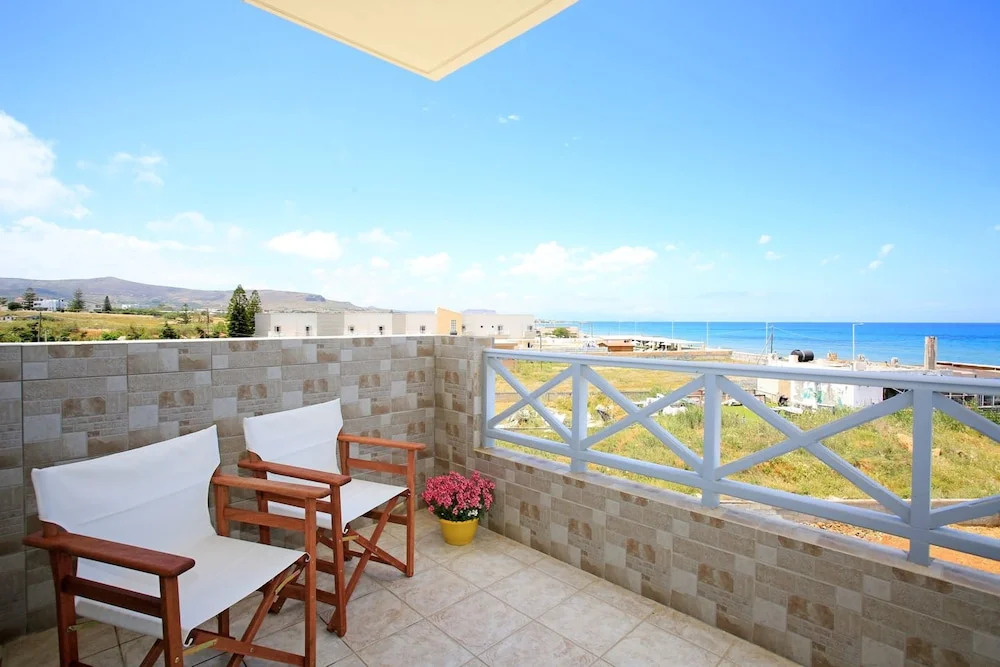 Theodosia apt Swim sunbathe beachfront