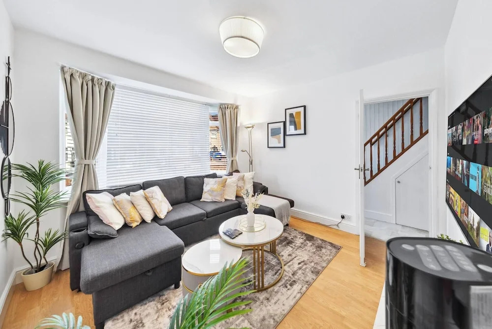 Spacious 3 bd Garden M25, Free Parking,bluewater