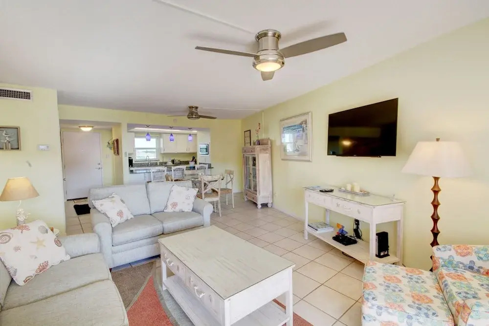 144 El Matador 1 Bedroom Condo by RedAwning