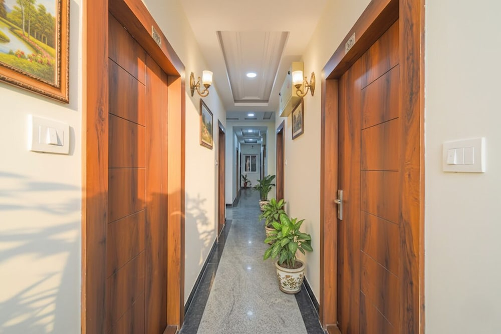 Fabhotel Broholic Stay Inn