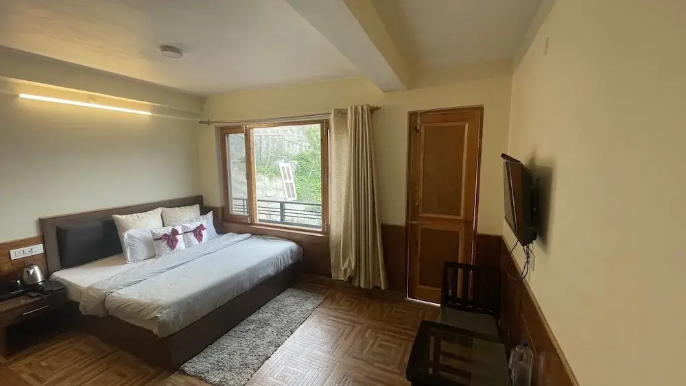 Singh Saab Rooms & Cafe